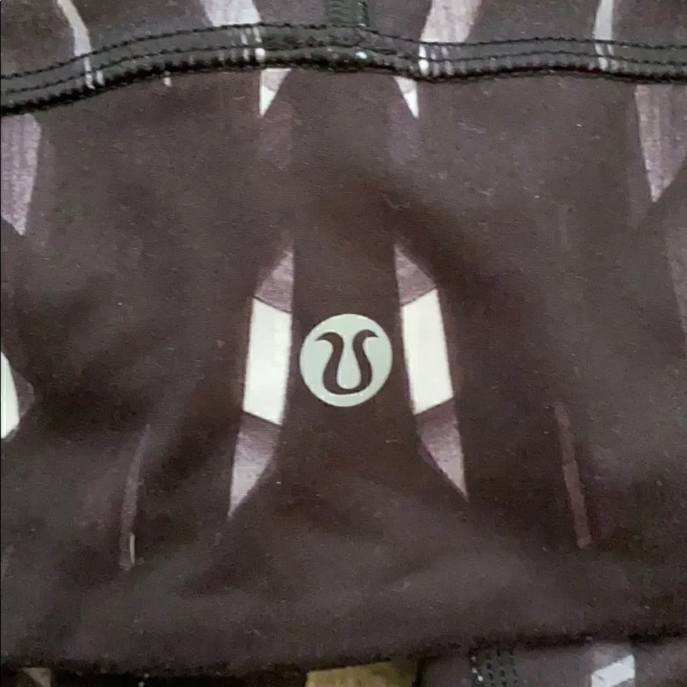 Lululemon size 2 28” black and white wunder under.